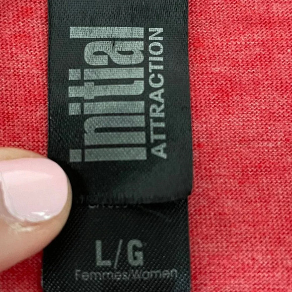 Initial Attraction SS V Nk Maple Leaf Print Poly Blend T Shirt Top Red Sz L NWOT - Picture 9 of 11